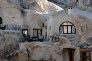 03-cavehotel