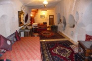 08-cavehotel